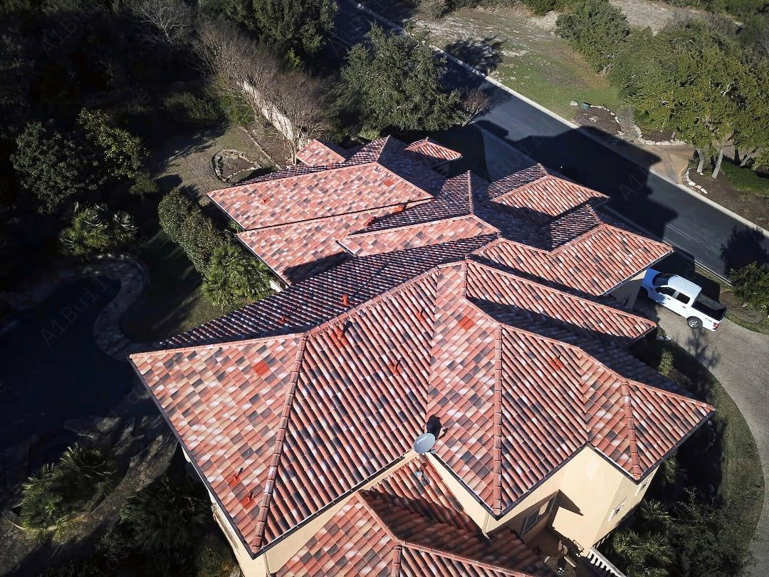 Roof tile 45.4×28.8cm — rustic clay look, CE-certified, long-lasting protection, 50-year guarantee. Perfect for stylish homes.