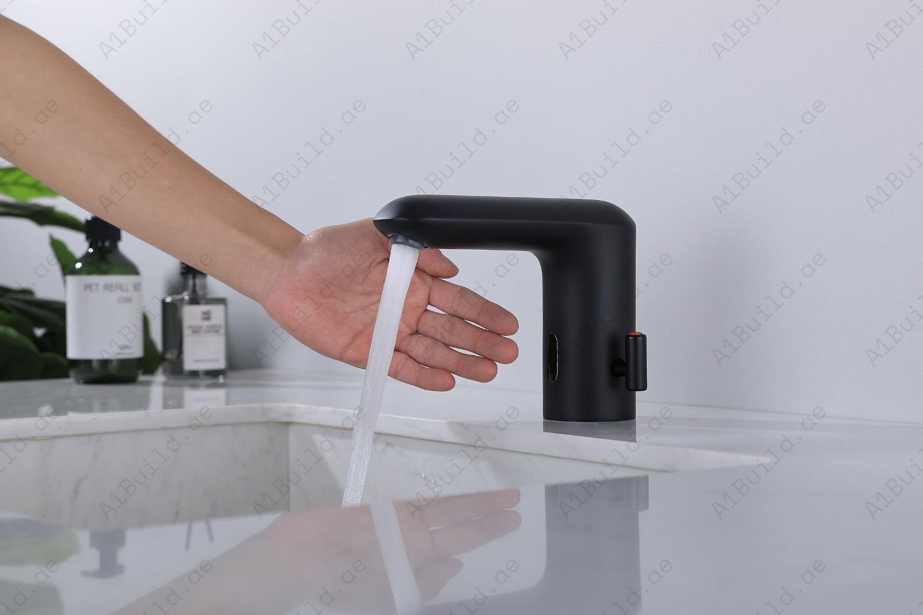 8001 E Sensor Faucet: Touchless Luxury in Matte Black (100% made in Germany)